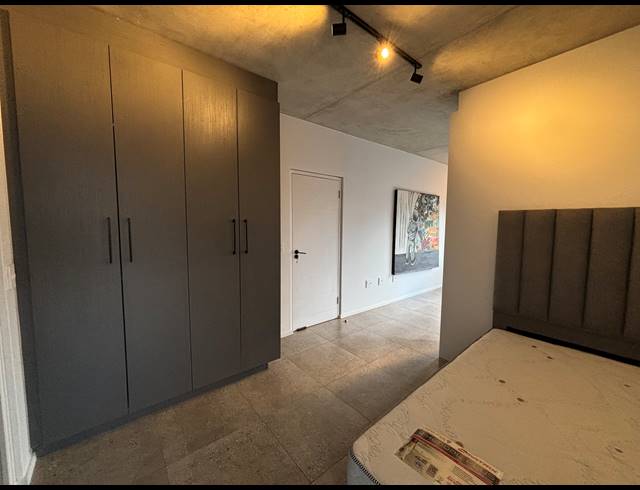 2 BEDROOM APARTMENT FOR SALE IN HYDE PARK